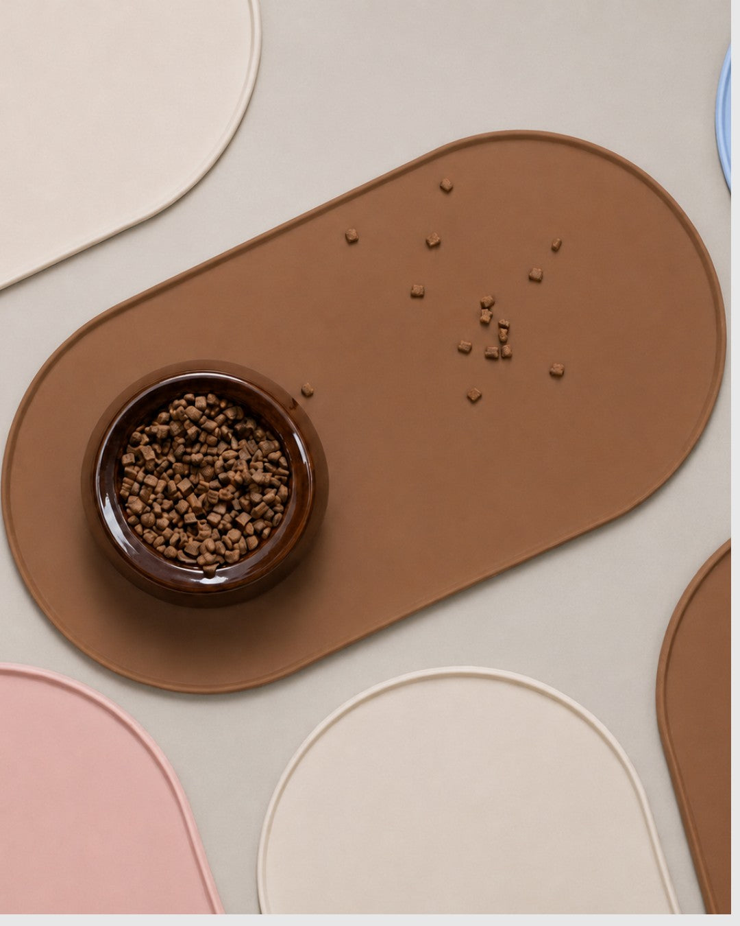 Silicone feeding mat with bowl, seen from above